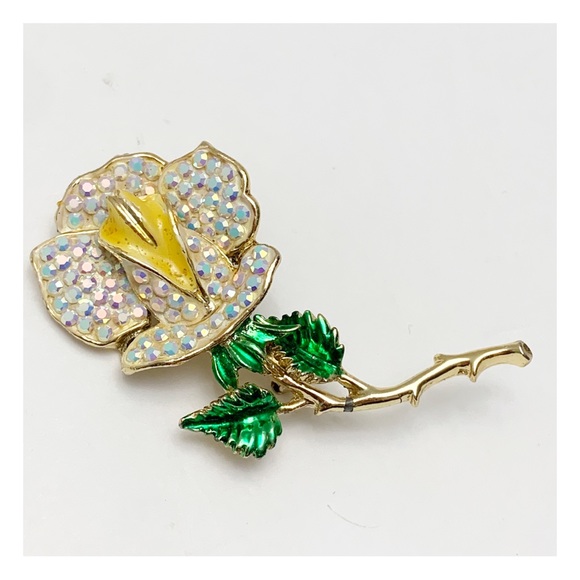 Vintage enamel rose brooch with aurora borealis rhinestone petals - Picture 8 of 11